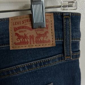 Levi's Women’s 318 Shaping Wide Leg Blue Jeans. Medium wash. 31/32 worn once.